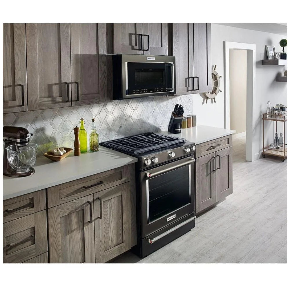 Continuous cast iron grates on KitchenAid KSGG700EBS gas range for easy cooking surface adjustment